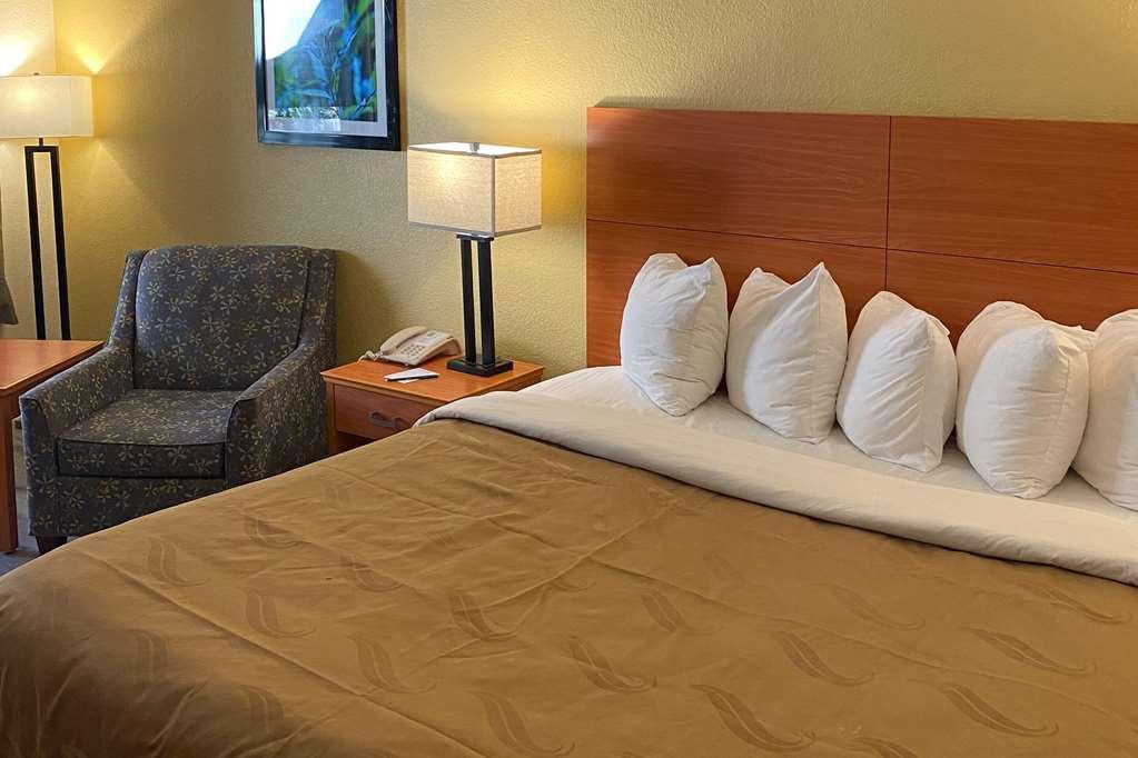 Quality Inn Near Manatee Springs State Park Чийфленд Стая снимка